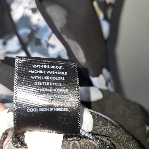 3 For $60. Simply Vera Vera Wang Black Floral Blouse - Picture 6 of 11